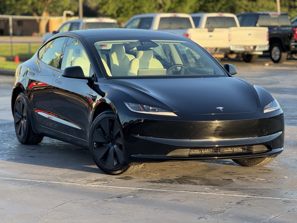 2025 Tesla Model 3 Image 3