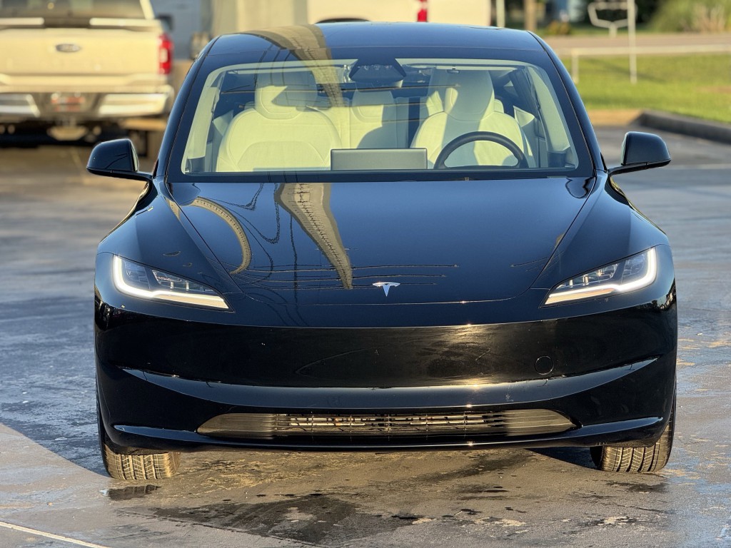 2025 Tesla Model 3 Image 6