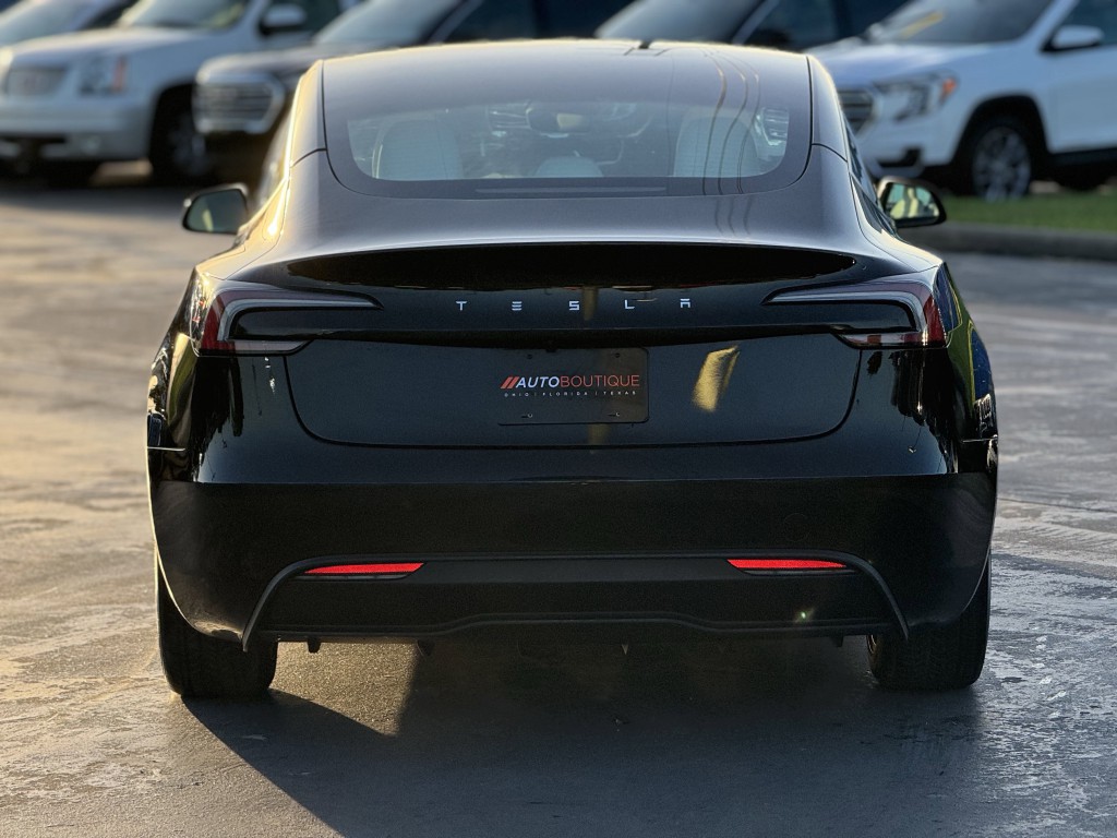 2025 Tesla Model 3 Image 7