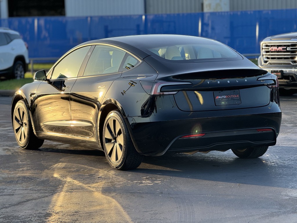 2025 Tesla Model 3 Image 8
