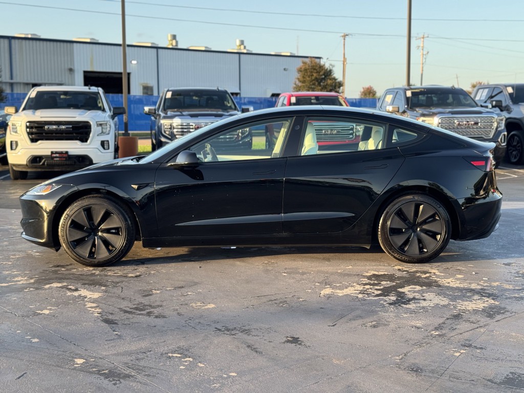 2025 Tesla Model 3 Image 10