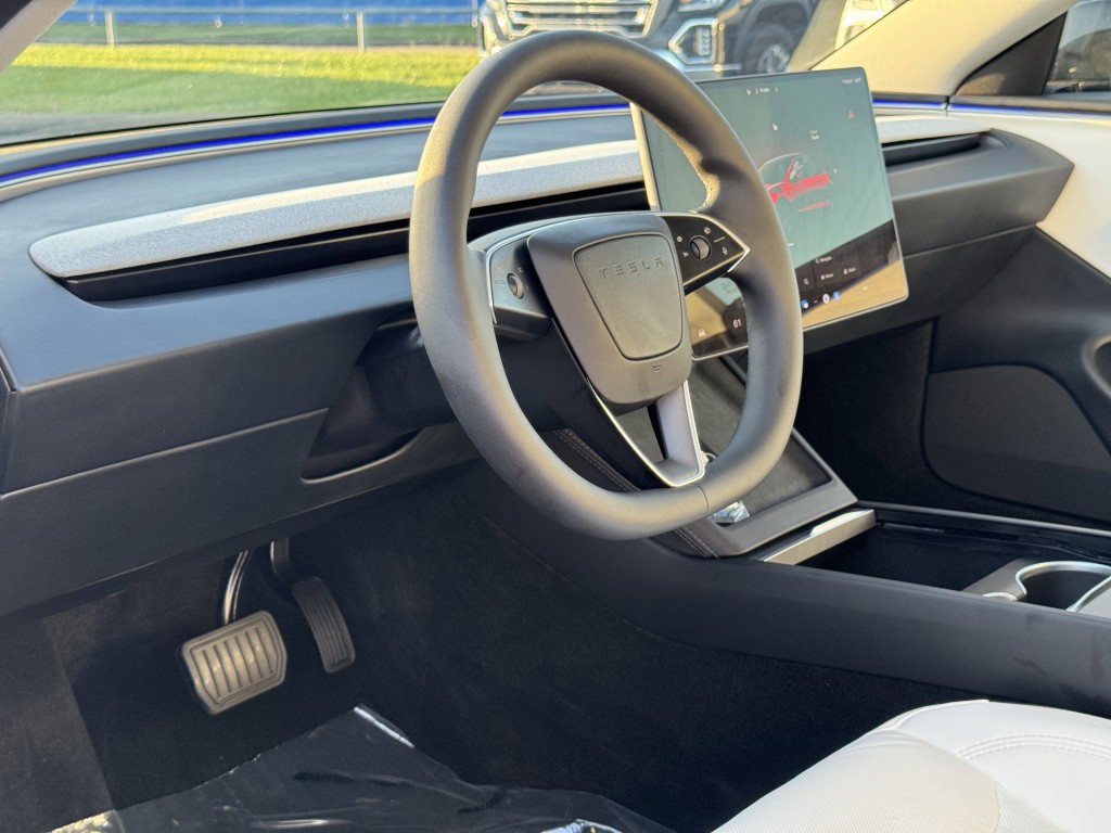 2025 Tesla Model 3 Image 12