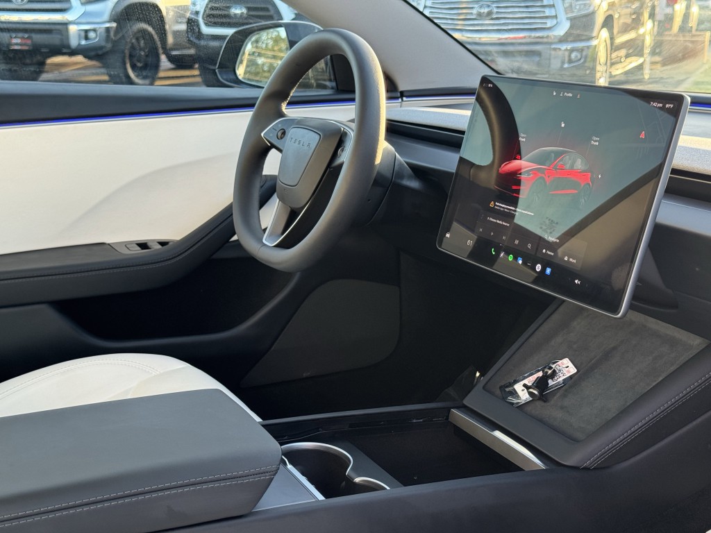 2025 Tesla Model 3 Image 13