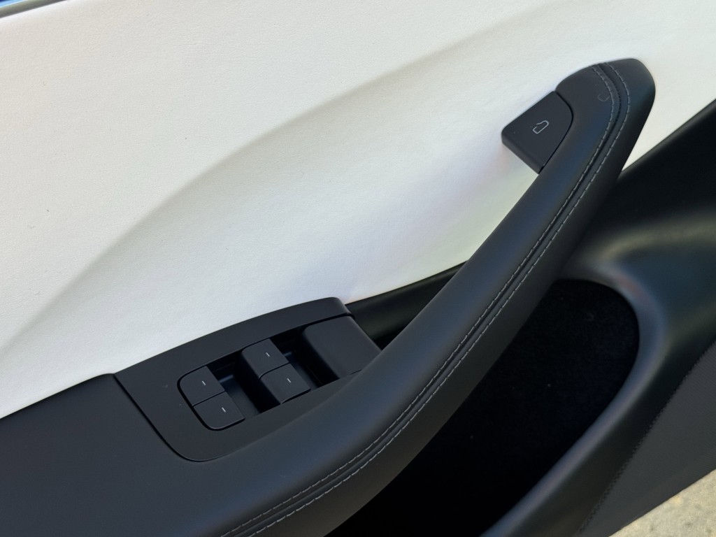 2025 Tesla Model 3 Image 20