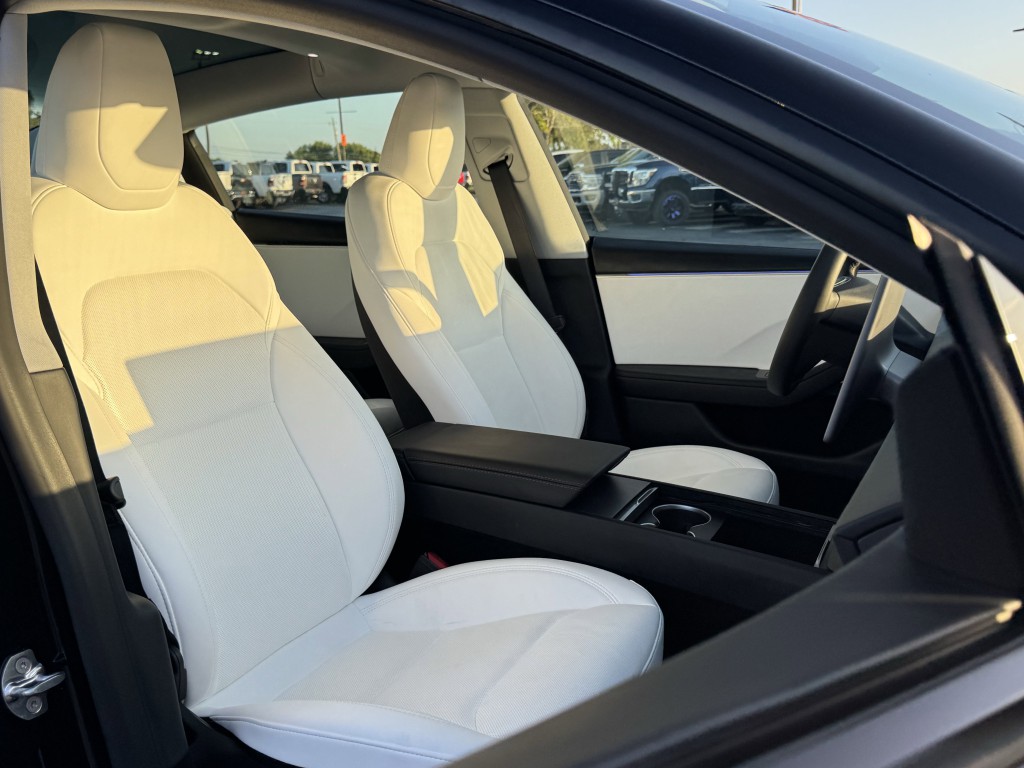 2025 Tesla Model 3 Image 22