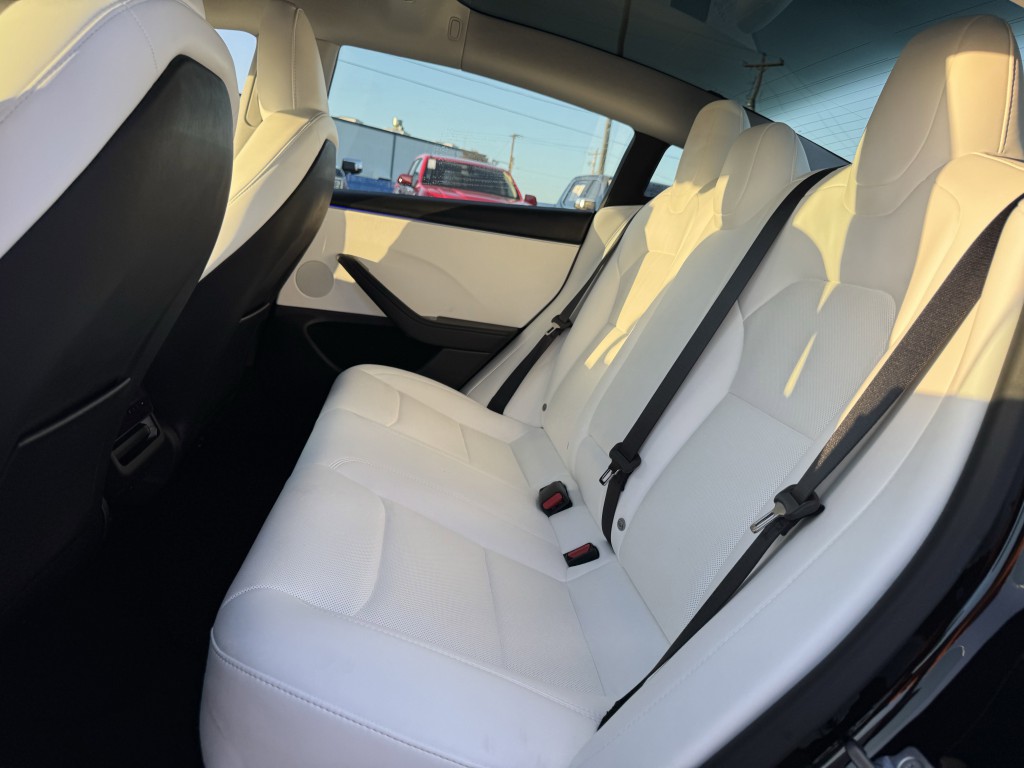 2025 Tesla Model 3 Image 24