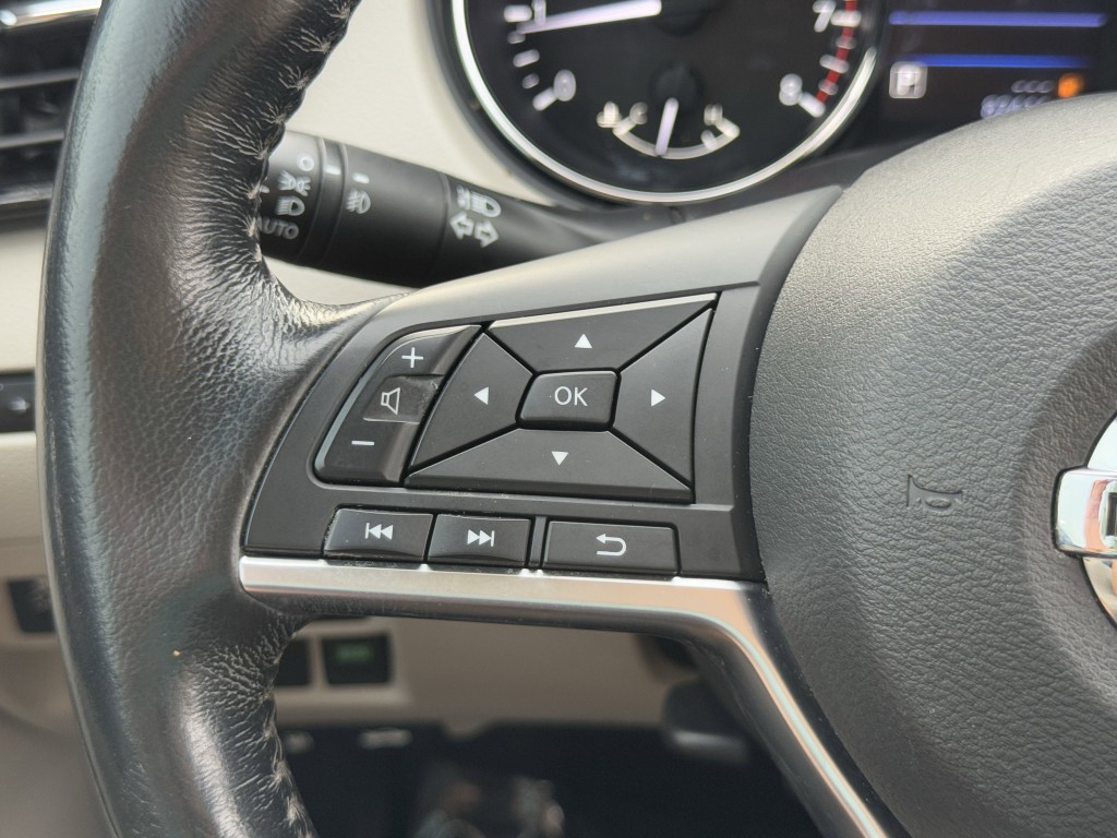 2019 Nissan Rogue Image 16