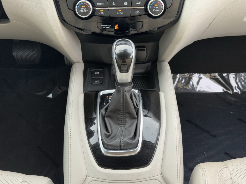 2019 Nissan Rogue Image 21