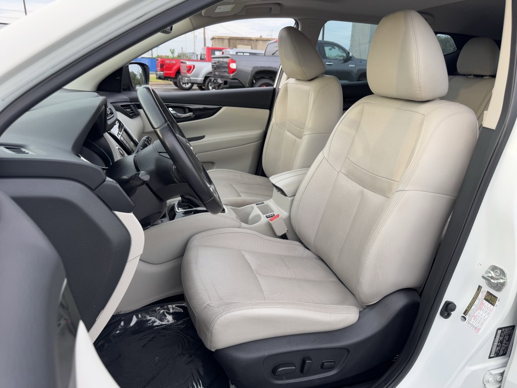 2019 Nissan Rogue Image 24