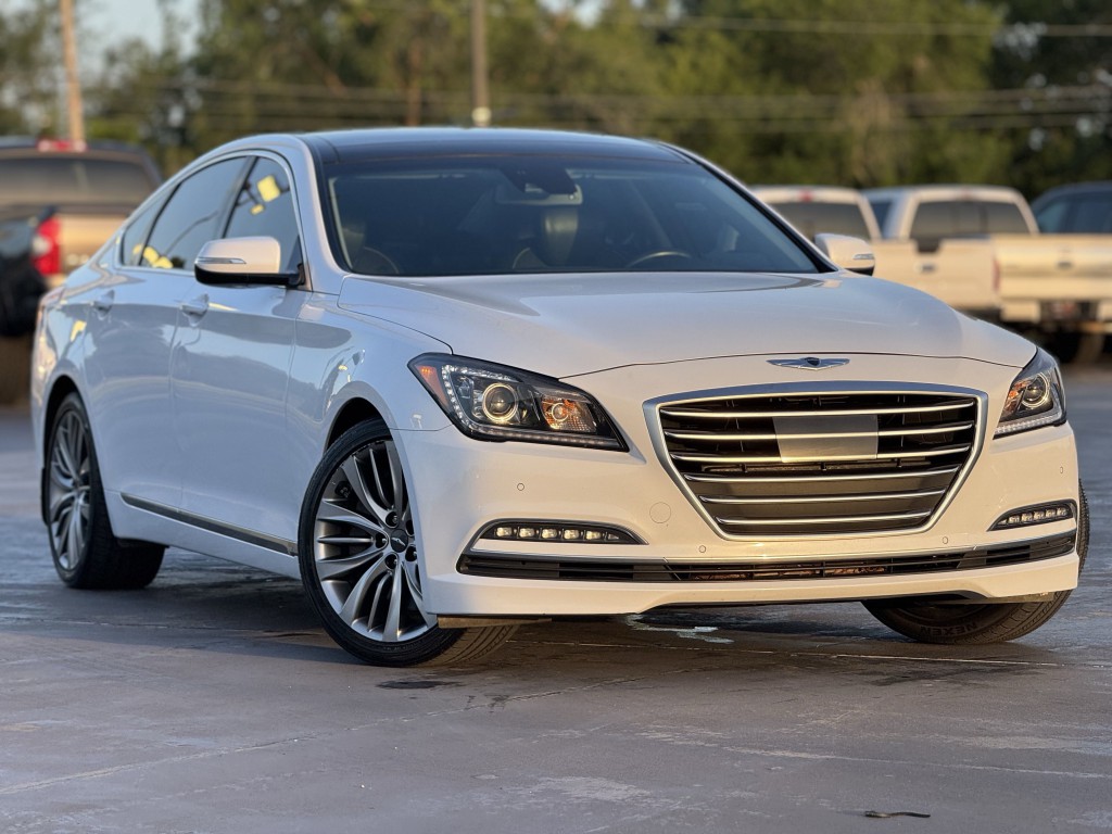 2015 Hyundai Genesis Image 3