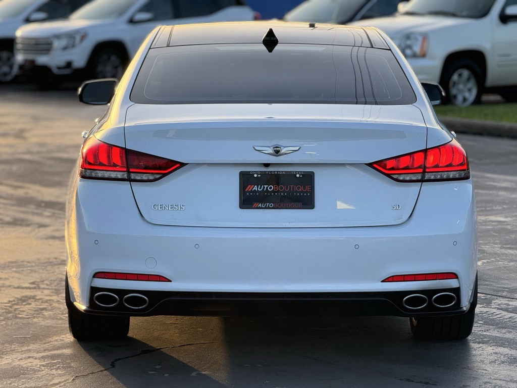 2015 Hyundai Genesis Image 8