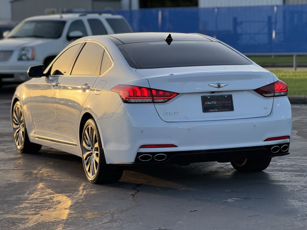 2015 Hyundai Genesis Image 9