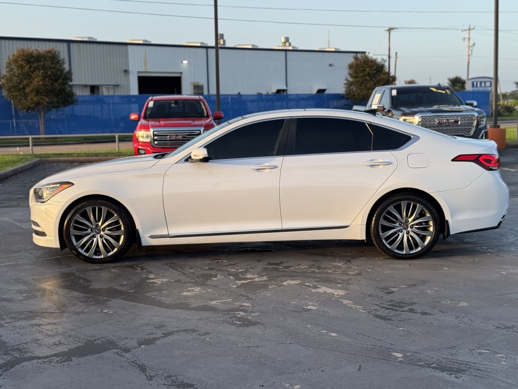 2015 Hyundai Genesis Image 11