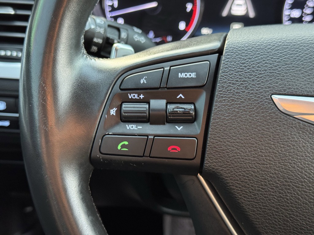 2015 Hyundai Genesis Image 16