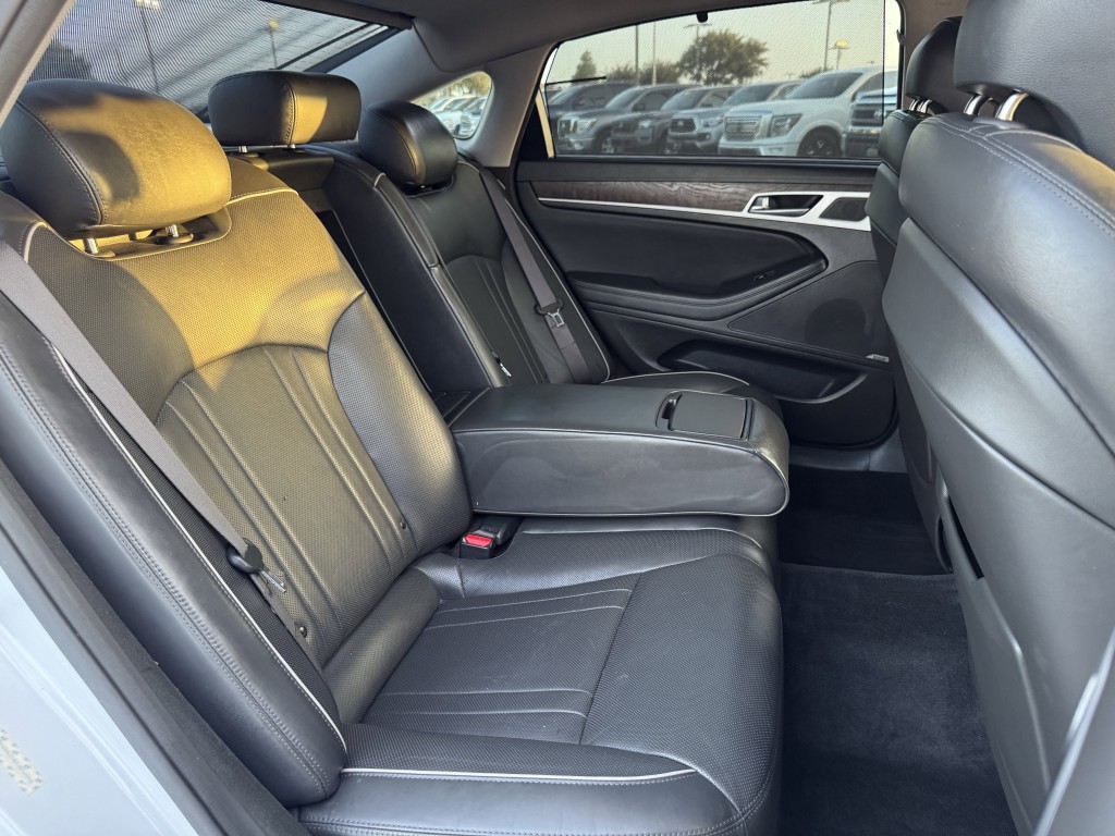 2015 Hyundai Genesis Image 26