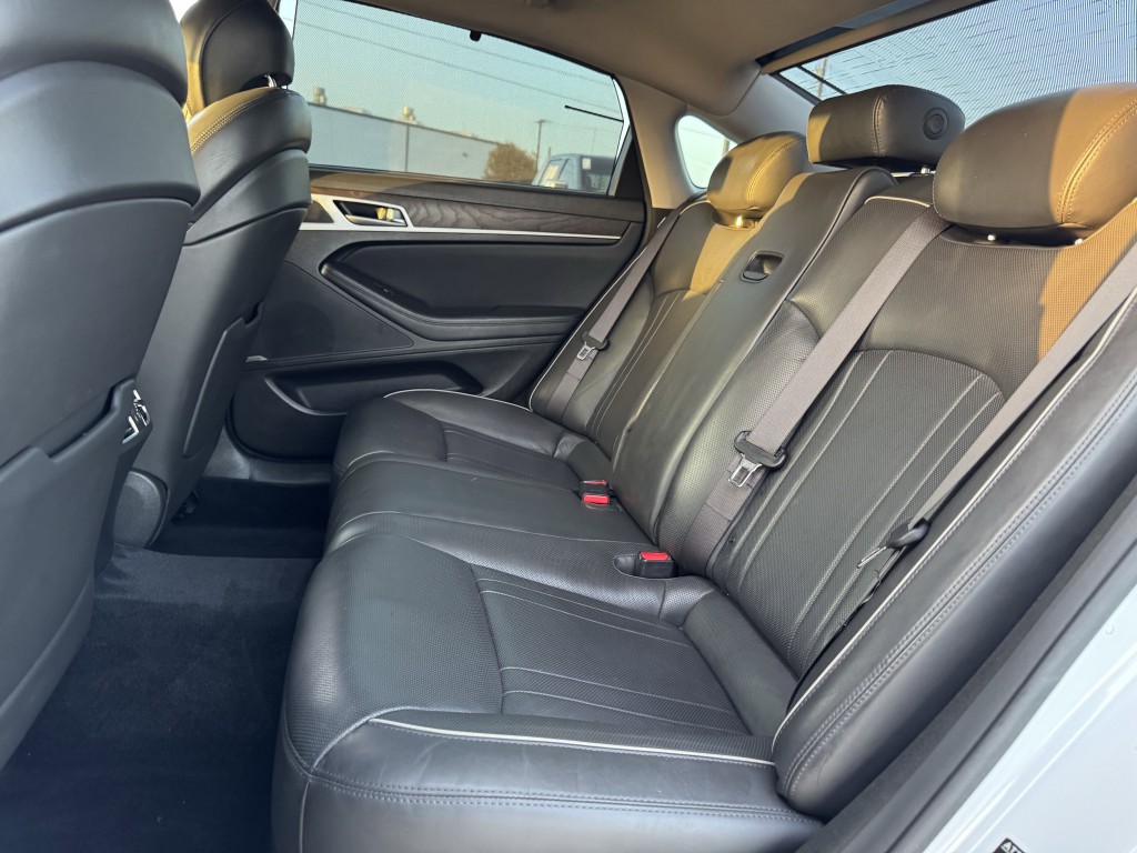 2015 Hyundai Genesis Image 27