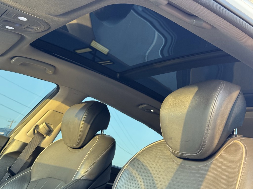 2015 Hyundai Genesis Image 28