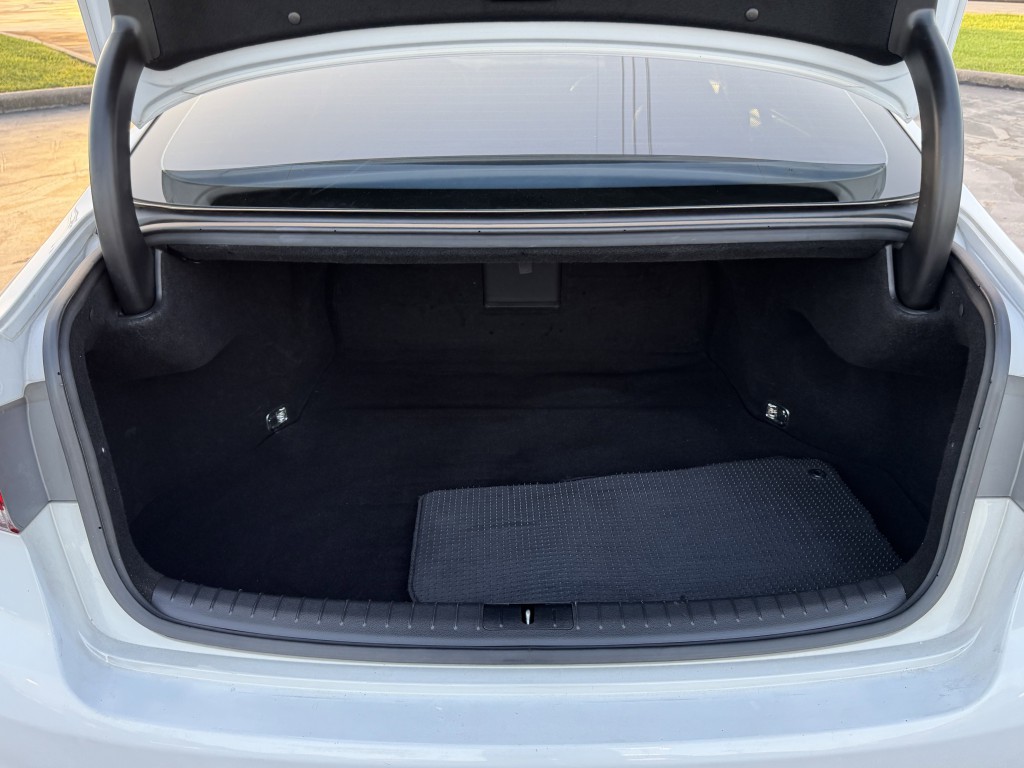 2015 Hyundai Genesis Image 29