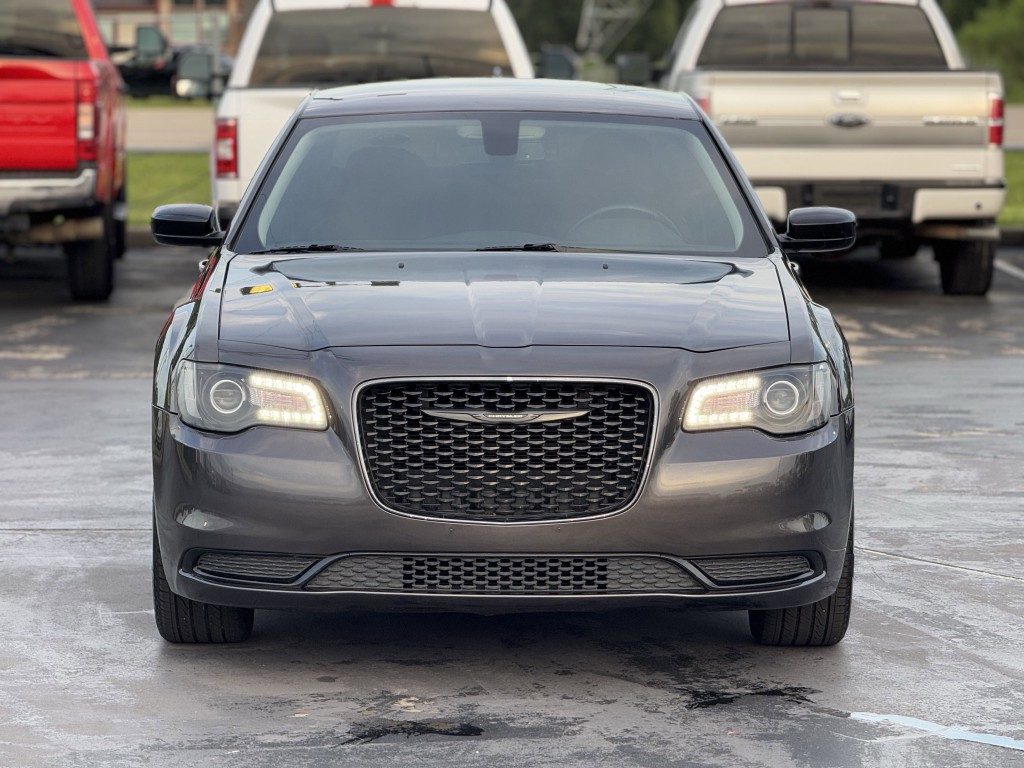 2020 Chrysler 300 Image 5