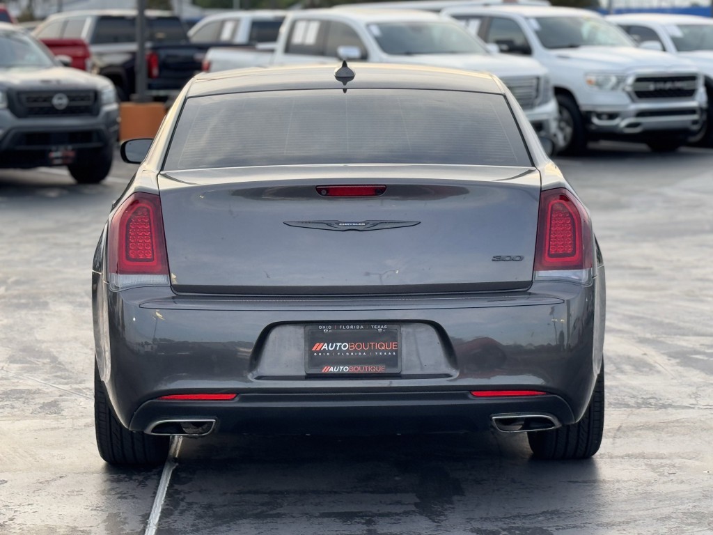 2020 Chrysler 300 Image 6