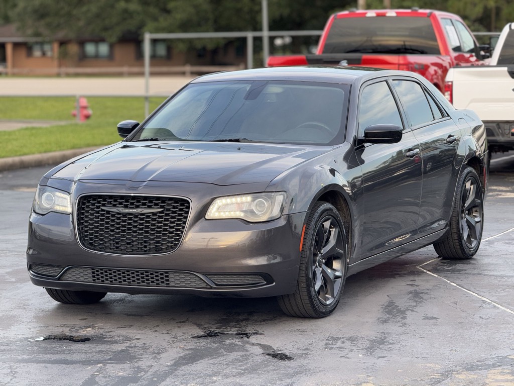 2020 Chrysler 300 Image 7