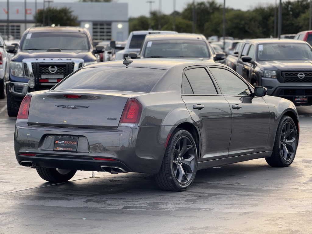 2020 Chrysler 300 Image 10