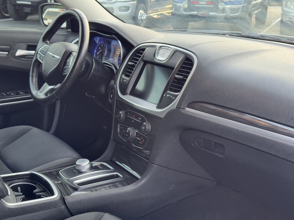 2020 Chrysler 300 Image 13