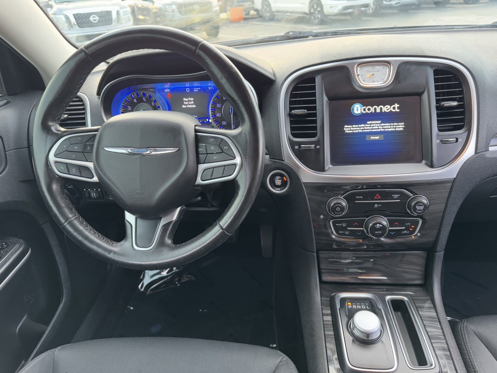 2020 Chrysler 300 Image 14