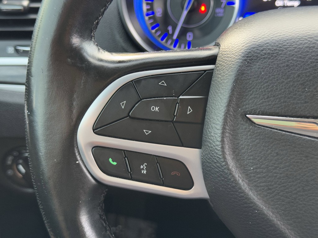 2020 Chrysler 300 Image 16