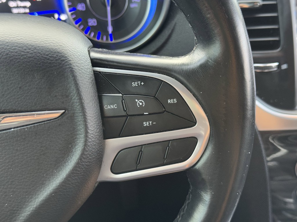 2020 Chrysler 300 Image 17
