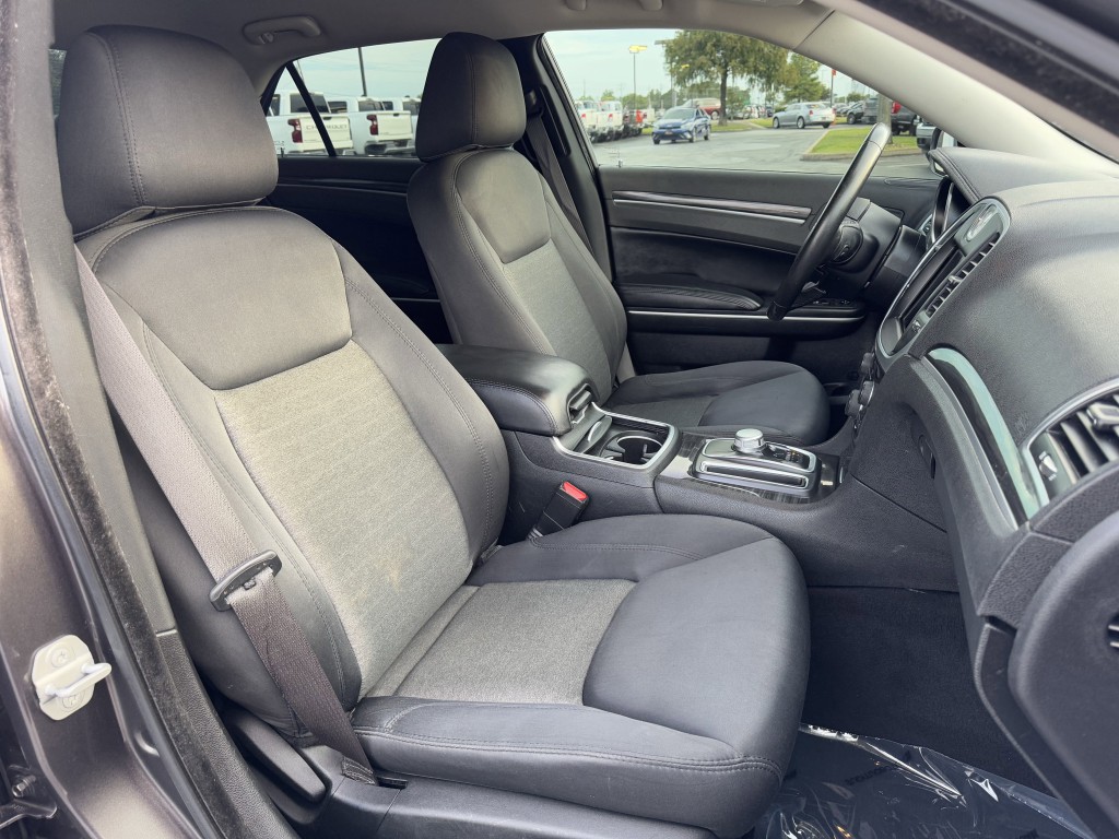 2020 Chrysler 300 Image 23