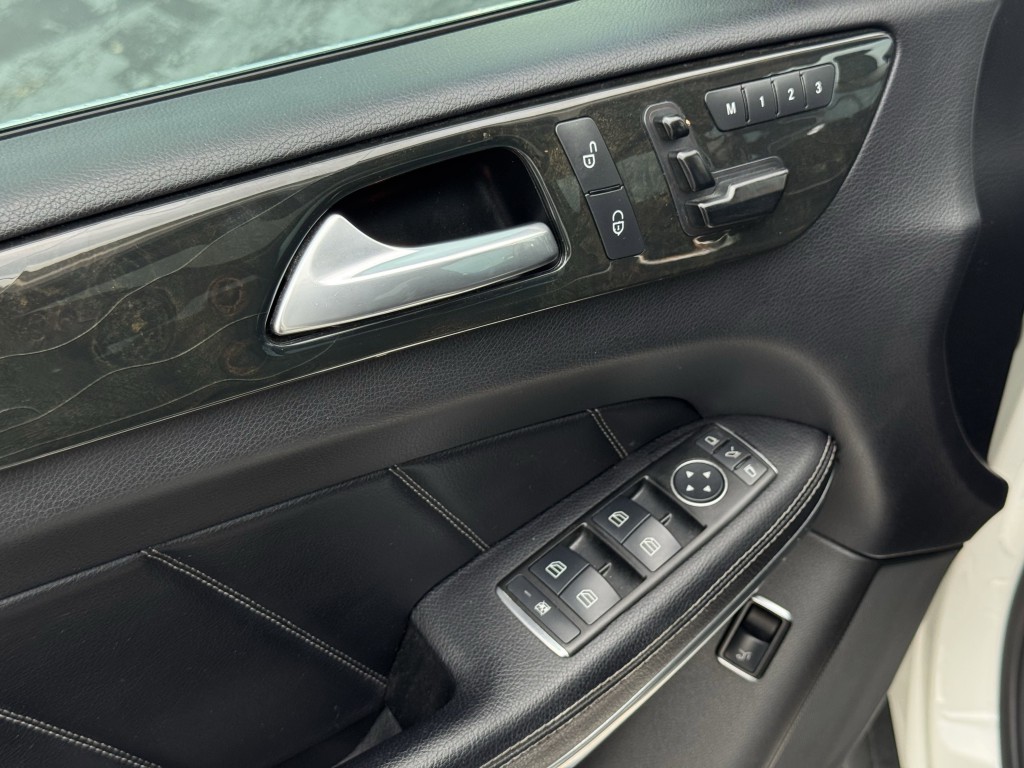 2015 Mercedes-Benz GL-Class Image 25