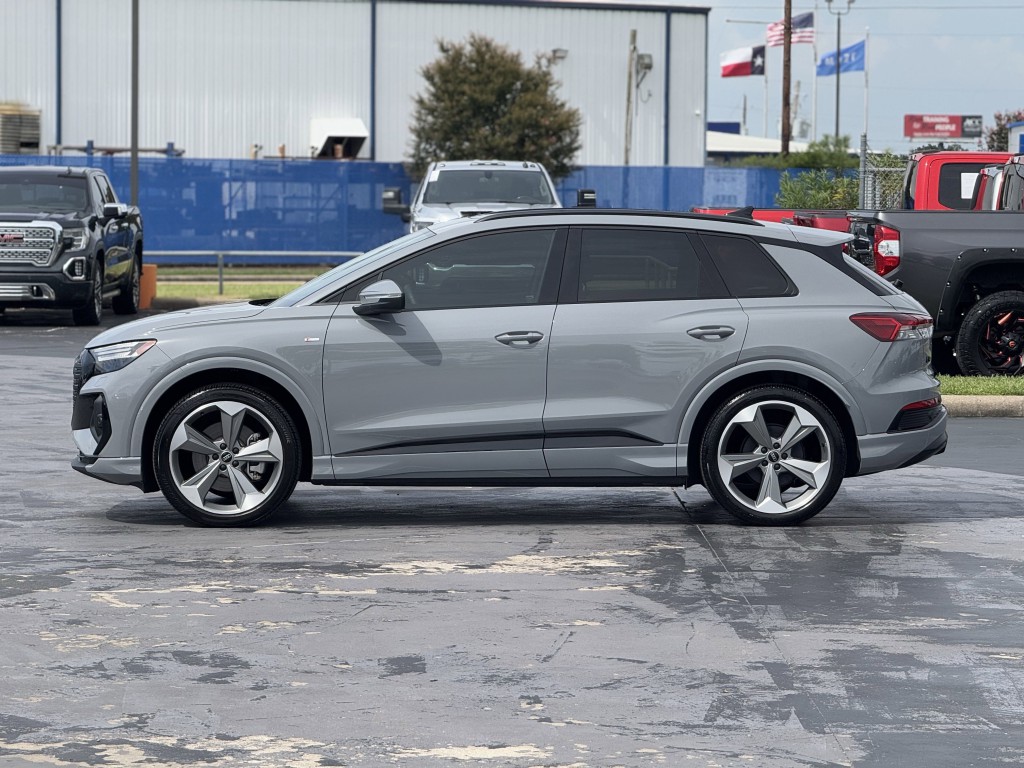 2025 Audi Q4 e-tron Image 8