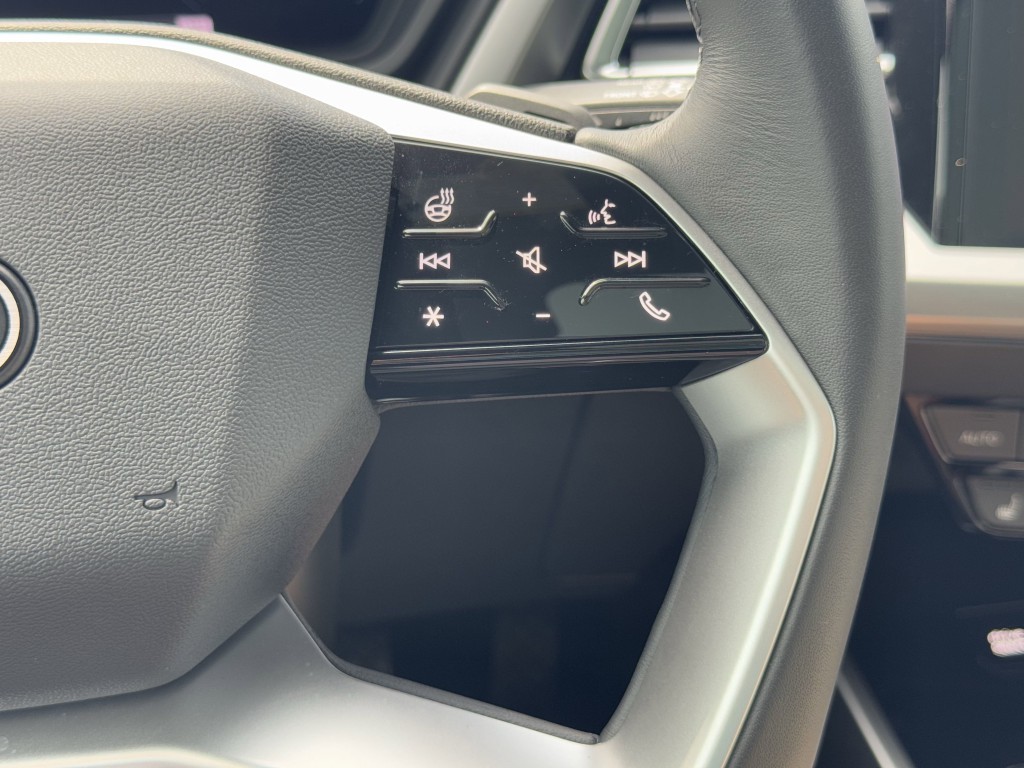 2025 Audi Q4 e-tron Image 17