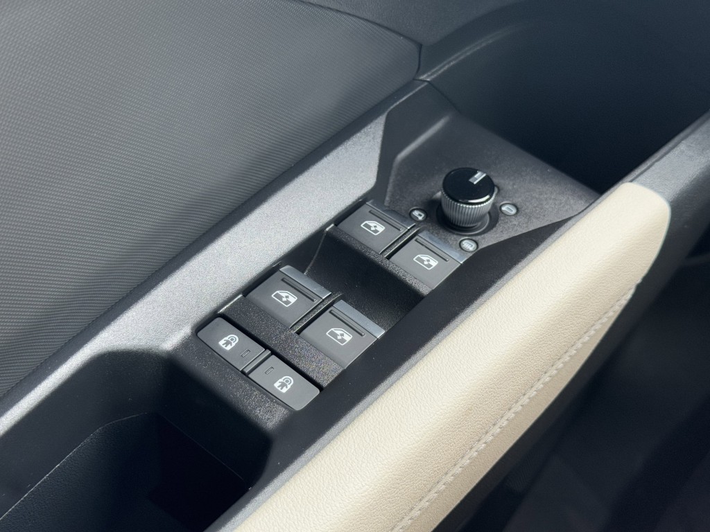 2025 Audi Q4 e-tron Image 24