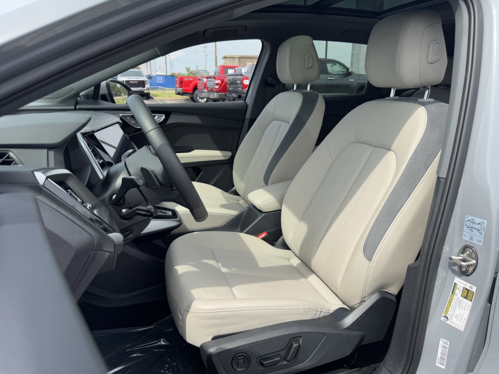 2025 Audi Q4 e-tron Image 27