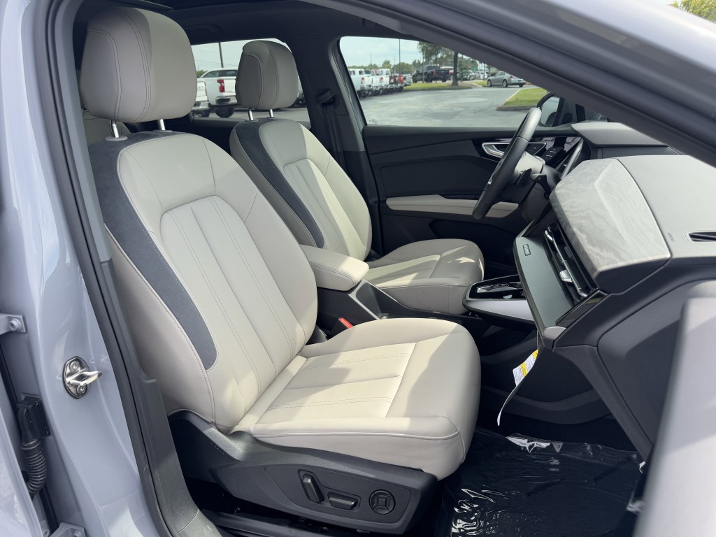 2025 Audi Q4 e-tron Image 28
