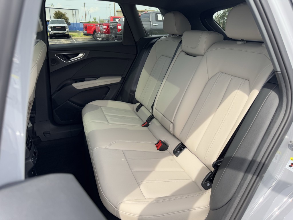 2025 Audi Q4 e-tron Image 30