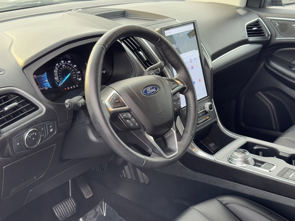 2022 Ford Edge Image 12
