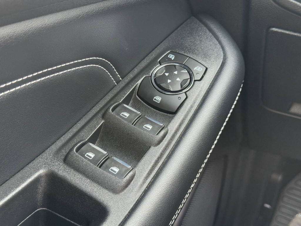 2022 Ford Edge Image 22