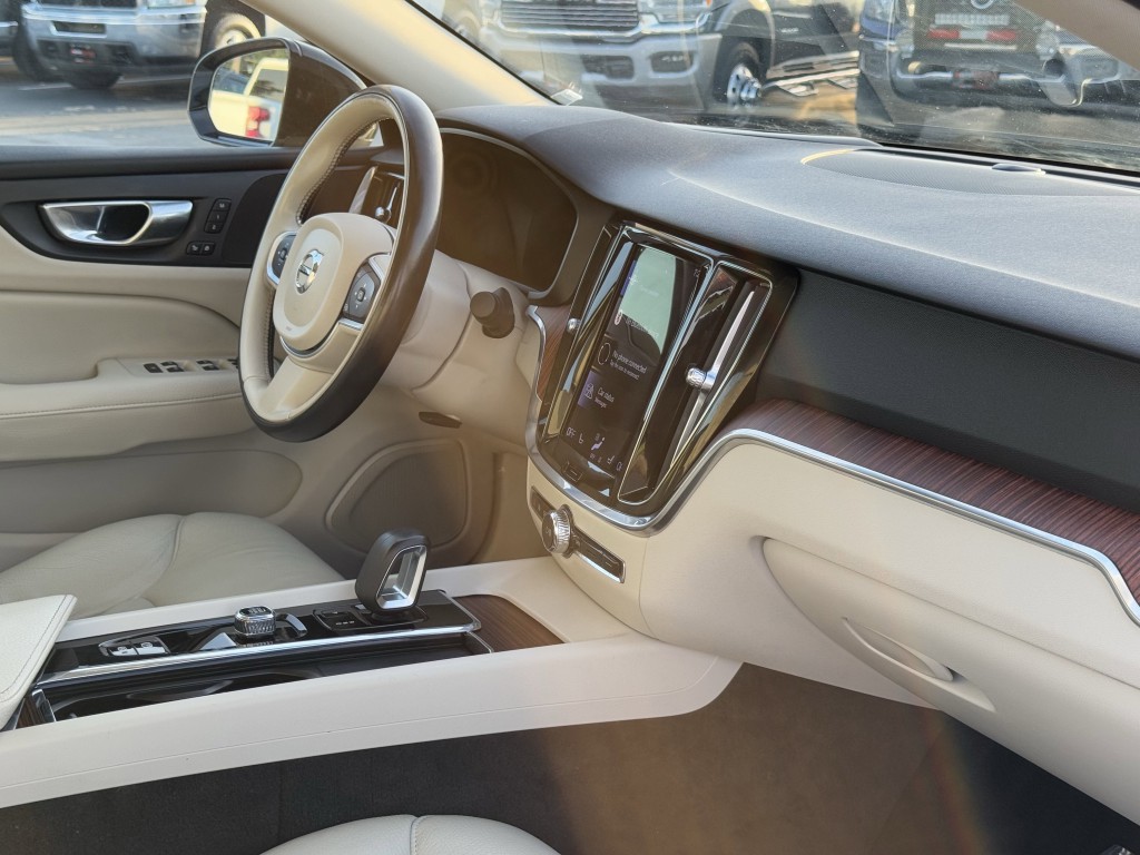 2022 Volvo S60 Image 13