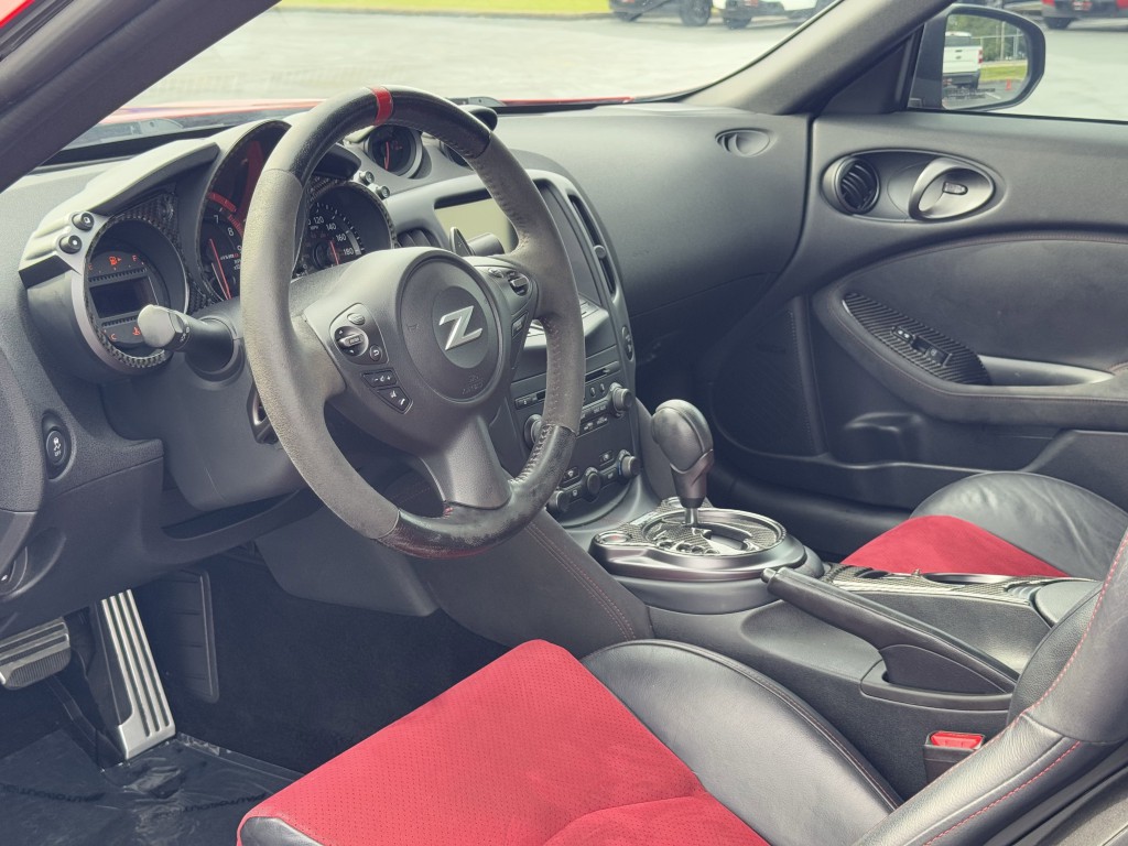 2016 Nissan 370Z Image 12