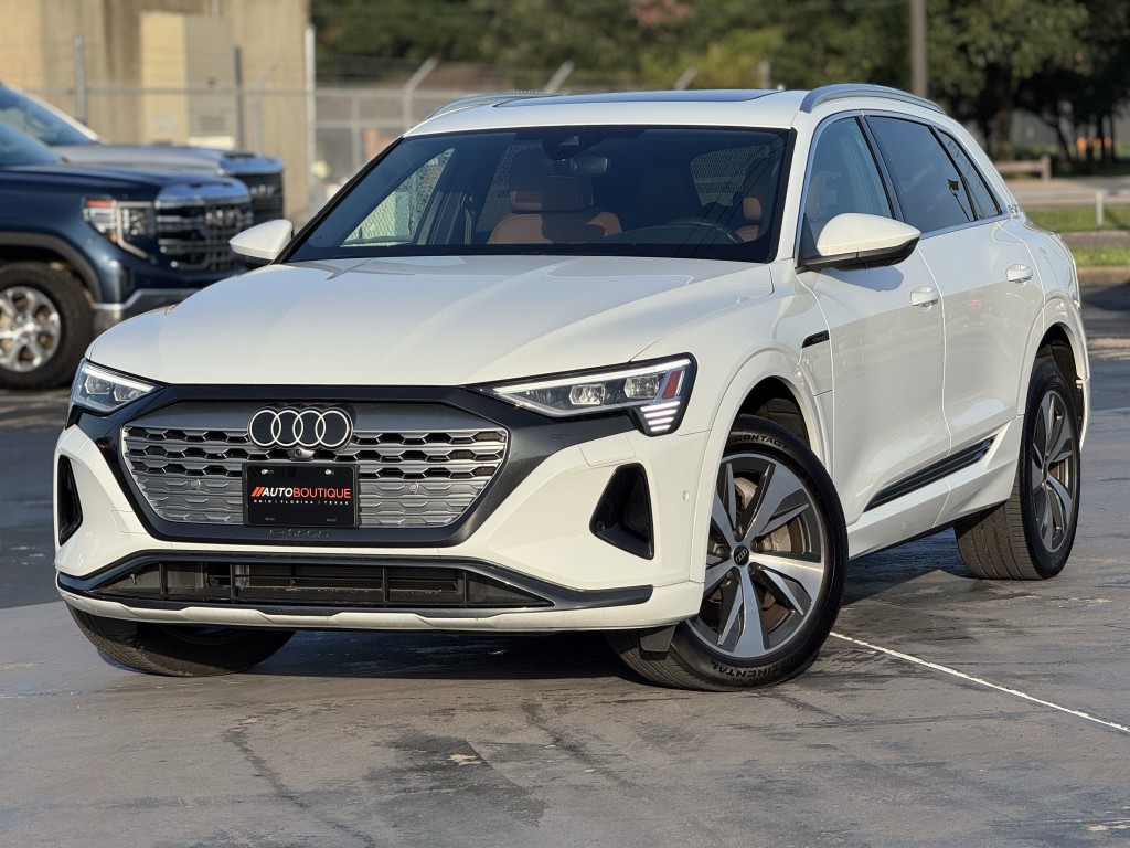 2024 Audi Q8 e-tron Image 5