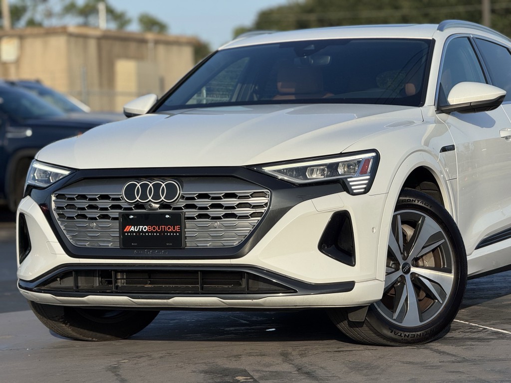 2024 Audi Q8 e-tron Image 6