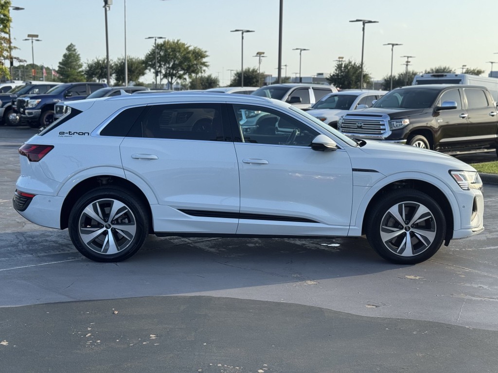 2024 Audi Q8 e-tron Image 10
