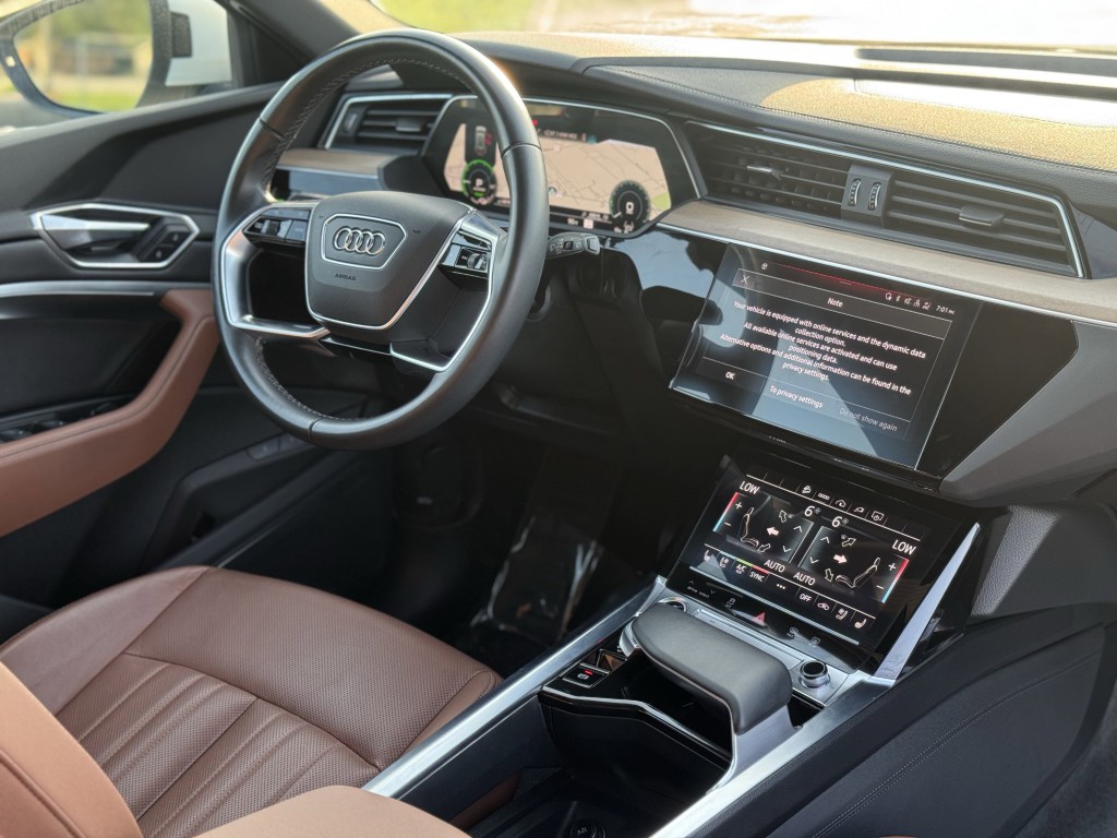 2024 Audi Q8 e-tron Image 14