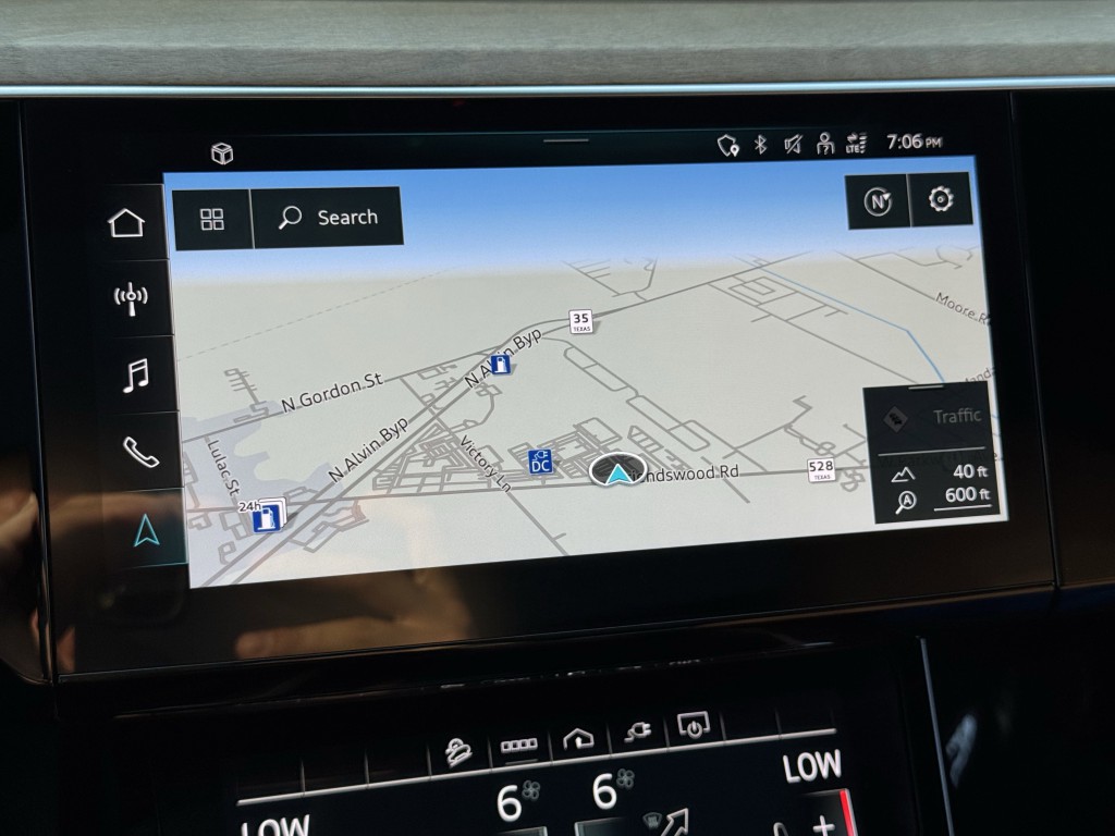 2024 Audi Q8 e-tron Image 22