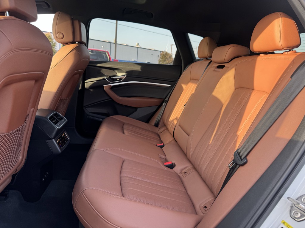 2024 Audi Q8 e-tron Image 29