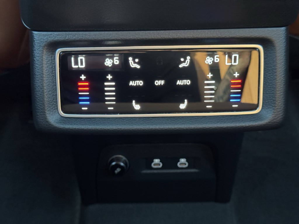 2024 Audi Q8 e-tron Image 30