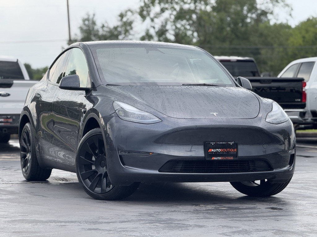2025 Tesla Model Y Image 3